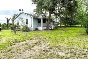 2105 W Gillis Ave, Cameron, TX 76520 - Photo 7