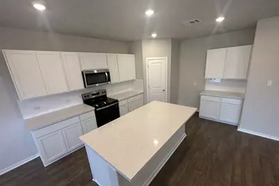 181 Sleep Hollow, Jarrell, TX 76537 - Photo 7