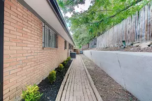 1304 Loma Dr, Austin, TX 78741 - Photo 23