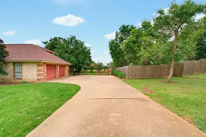 121 Champions Drive, Rockdale, TX 76567 - Photo 35