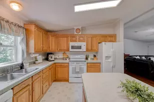 229 Green Mountain Dr, Cedar Creek, TX 78612 - Photo 11