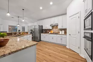 545 Manchester Ln, Austin, TX 78737 - Photo 7