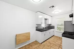 910 Bret Ln, Austin, TX 78721 - Photo 9