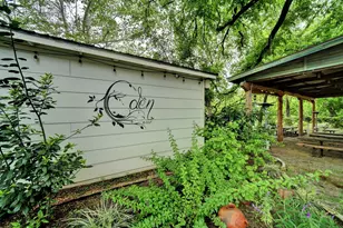 910 Bret Ln, Austin, TX 78721 - Photo 33