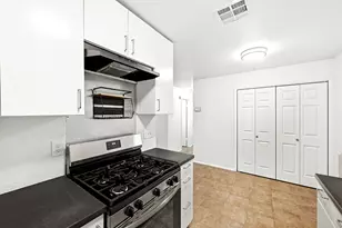 910 Bret Ln, Austin, TX 78721 - Photo 13