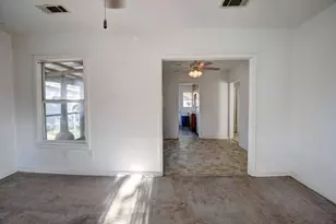 304 Cedar St, Bastrop, TX 78602 - Photo 11