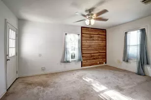 304 Cedar St, Bastrop, TX 78602 - Photo 7