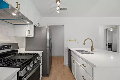 5500 Stuart Circle, Austin, TX 78721 - Photo 5