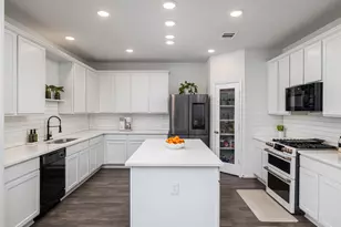 309 Sonbria Pass, Liberty Hill, TX 78642 - Photo 3