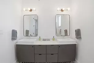 2709 5th Street E, Austin, TX 78702 - Photo 13