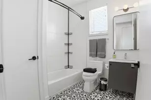 2709 5th Street E, Austin, TX 78702 - Photo 9