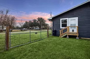 210 Fallwell St, Liberty Hill, TX 78642 - Photo 23