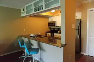 1818 S Lakeshore Blvd, Austin, TX 78741 - Photo 11