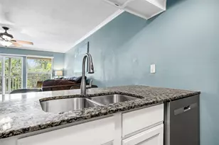 1818 S Lakeshore Blvd, Austin, TX 78741 - Photo 9