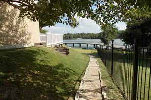 1818 S Lakeshore Blvd, Austin, TX 78741 - Photo 25