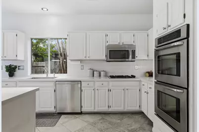 12621 Cinchring Lane, Austin, TX 78727 - Photo 11
