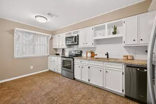 11121 Pinehurst Dr, Austin, TX 78747 - Photo 13