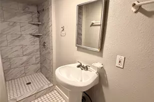 106 E 38th St, Austin, TX 78705 - Photo 13