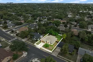 1002 Cripple Creek Dr, Austin, TX 78758 - Photo 25