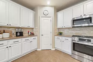 540 Manchester Ln, Austin, TX 78737 - Photo 11
