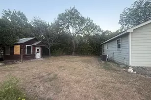 601 Cottonwood St, Lockhart, TX 78644 - Photo 13