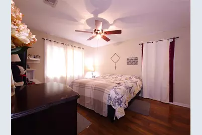 911 Brazos Street, Lockhart, TX 78644 - Photo 9
