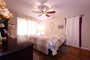 911 Brazos St, Lockhart, TX 78644 - Photo 9