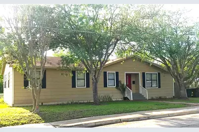 911 Brazos Street, Lockhart, TX 78644 - Photo 1