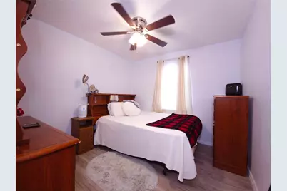 911 Brazos Street, Lockhart, TX 78644 - Photo 15