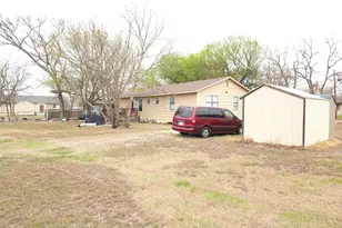 911 Brazos St, Lockhart, TX 78644 - Photo 3