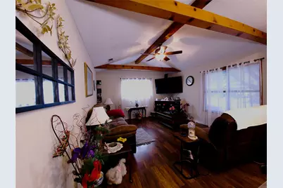 911 Brazos Street, Lockhart, TX 78644 - Photo 9