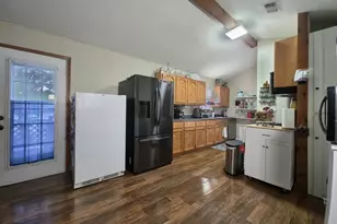 911 Brazos St, Lockhart, TX 78644 - Photo 17