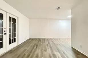 2306 Barton Village Cir, Austin, TX 78704 - Photo 15