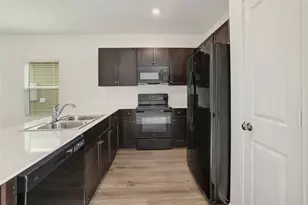 916 Rancho Del Cielo Loop, Jarrell, TX 76537 - Photo 5