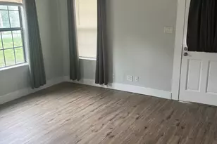 2105 North Dr, Taylor, TX 76574 - Photo 11