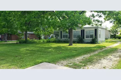 2105 North Drive, Taylor, TX 76574 - Photo 9