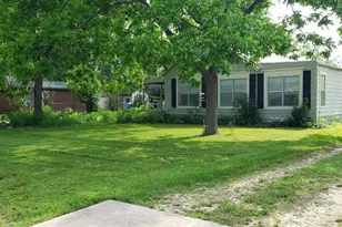 2105 North Dr, Taylor, TX 76574 - Photo 9