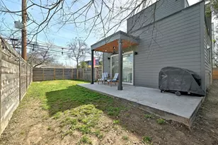 2812 E 4th St, Austin, TX 78702 - Photo 23