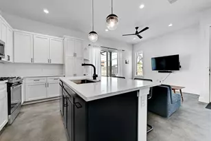 2812 E 4th St, Austin, TX 78702 - Photo 11
