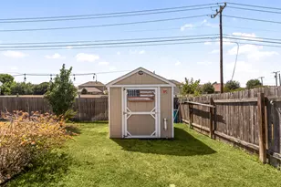 111 Plantain Dr, Hutto, TX 78634 - Photo 35