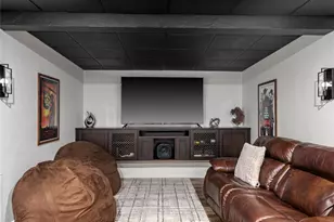 907 W Travis St, Fredericksburg, TX 78624 - Photo 9