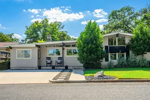 907 W Travis St, Fredericksburg, TX 78624 - Photo 1