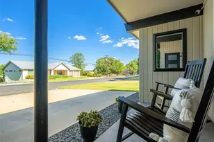 907 W Travis St, Fredericksburg, TX 78624 - Photo 3