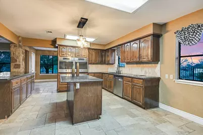 1005 Colorado Street, Smithville, TX 78957 - Photo 11