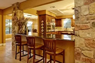 1005 Colorado St, Smithville, TX 78957 - Photo 7