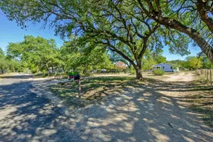 802 N Ave N, Johnson City, TX 78636 - Photo 3