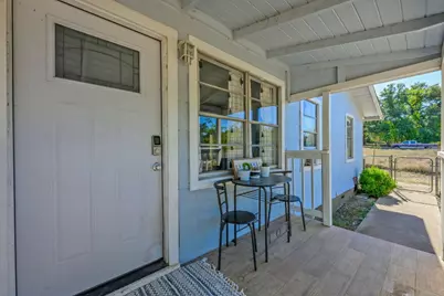 802 N Avenue N, Johnson City, TX 78636 - Photo 5