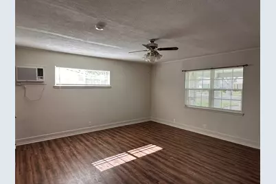 110 Jones Street, Bastrop, TX 78602 - Photo 19