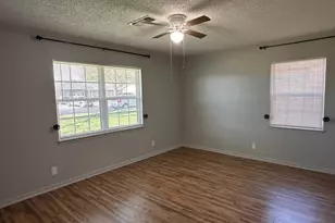 110 Jones St, Bastrop, TX 78602 - Photo 11