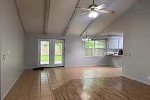 110 Jones St, Bastrop, TX 78602 - Photo 3